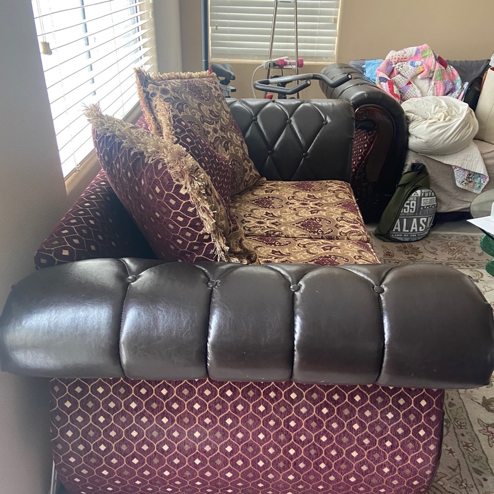 Couch - Picture 3 of 4